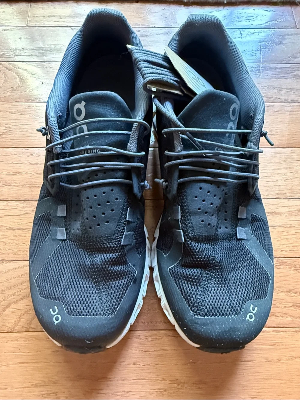 On Running Cloud Women's in Black and White - size 8.5